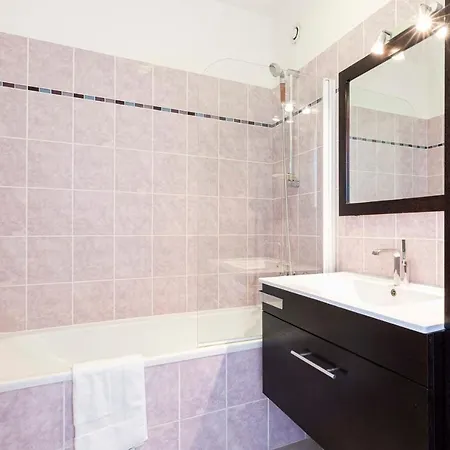 Bnb Renting Spacious 2 Bedroom In Center With A Parking * Antibes