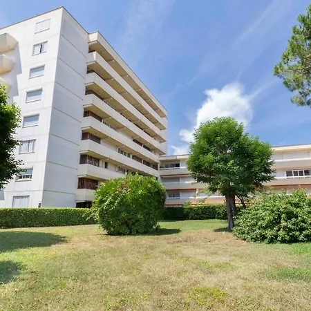 Bnb Renting Spacious 2 Bedroom In Center With A Parking *